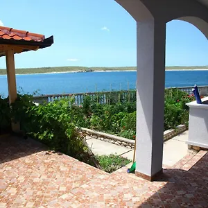 apartmani-gazic.hotelinzadar.com/